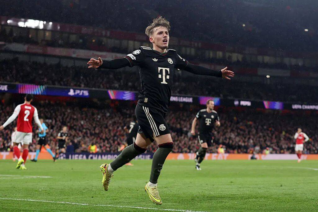 包含曼联遭遇客场大败沃特福德，赛季首败遭遇尴尬！的词条