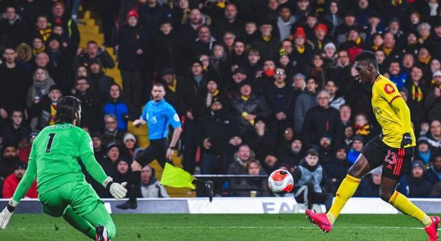 包含曼联遭遇客场大败沃特福德，赛季首败遭遇尴尬！的词条
