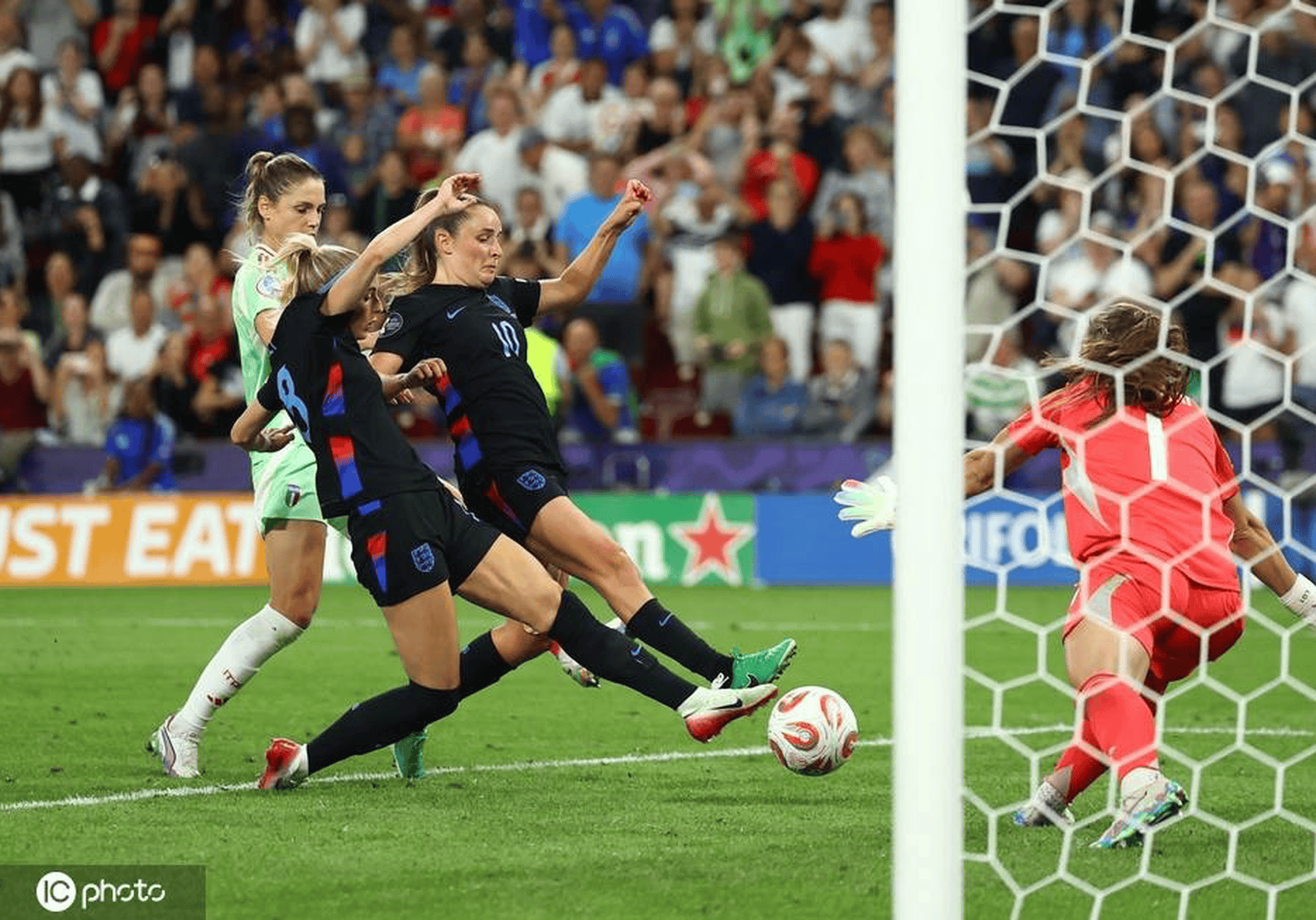 英格兰女足备战即将开始的欧锦赛是哪一年